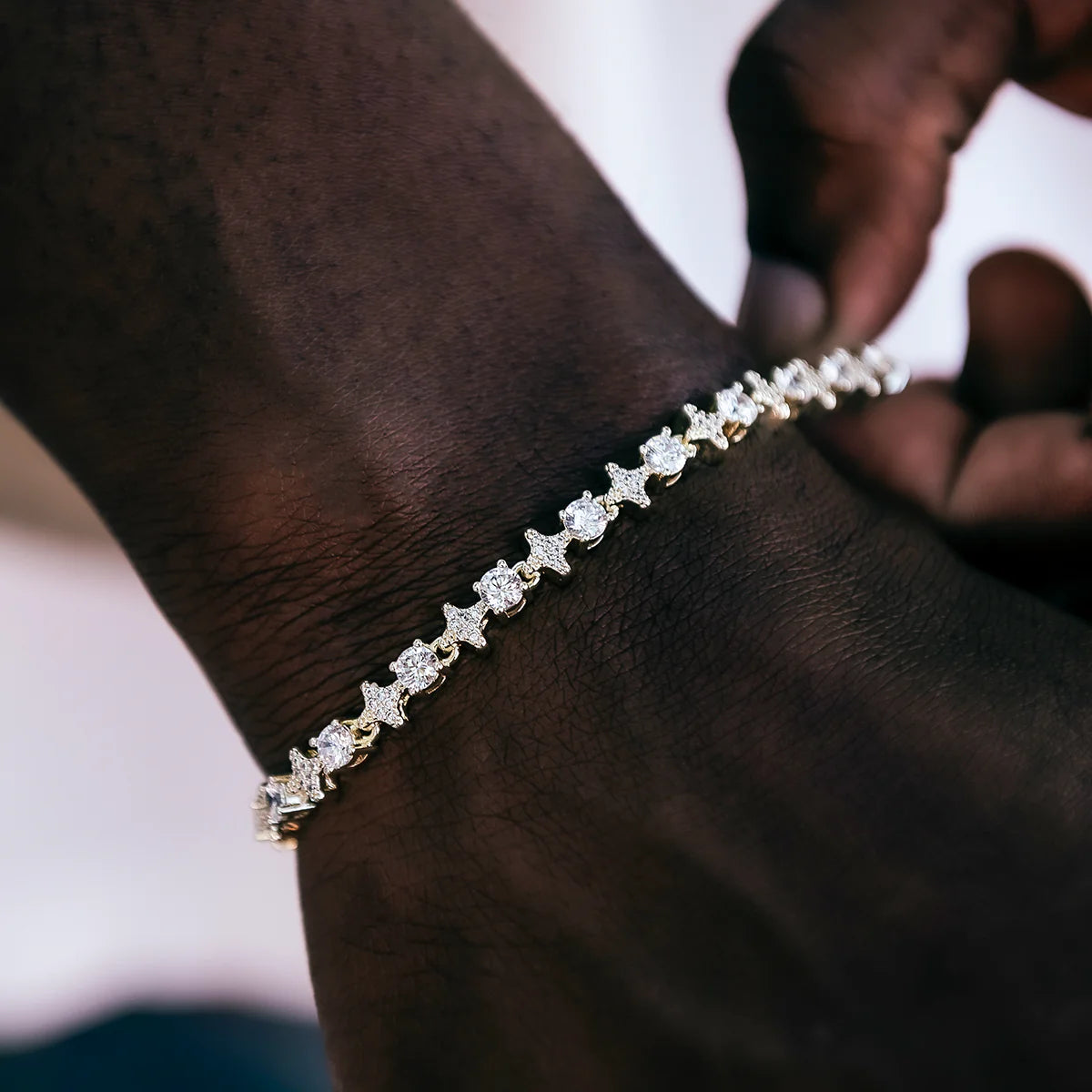 Round Stone Star Tennis Bracelet in White Gold
