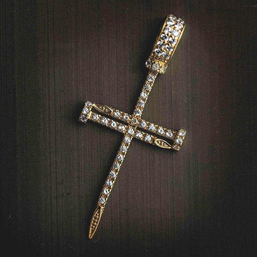Nail Cross Chain in Yellow Gold